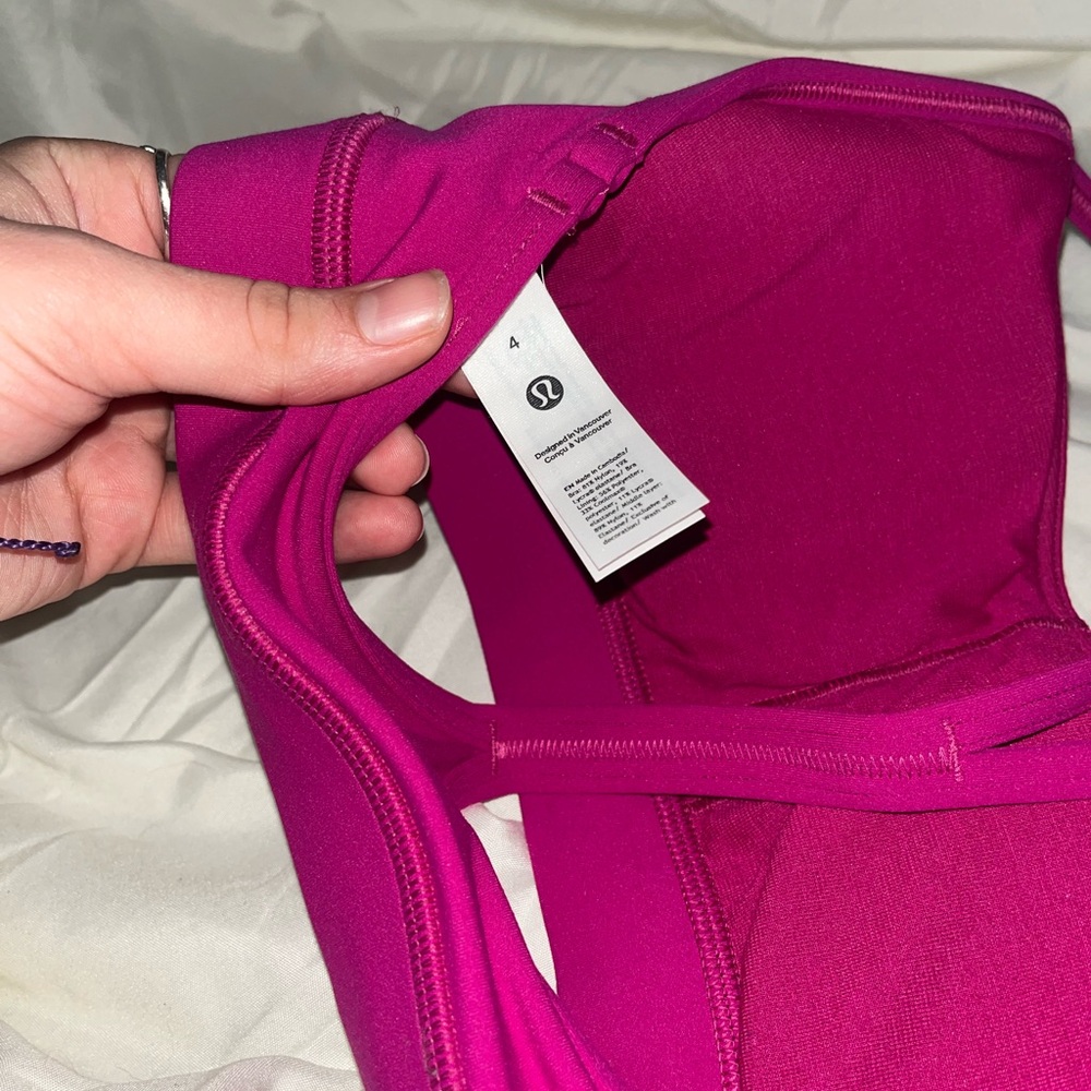 Brand new Lulu sports bra size 4. Hasnt been worn ordered wrong size.
